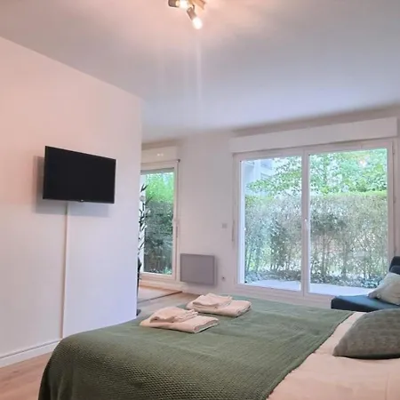 Grand Avec Terrasse Et Parking - Vieux- - Blaise * Lille